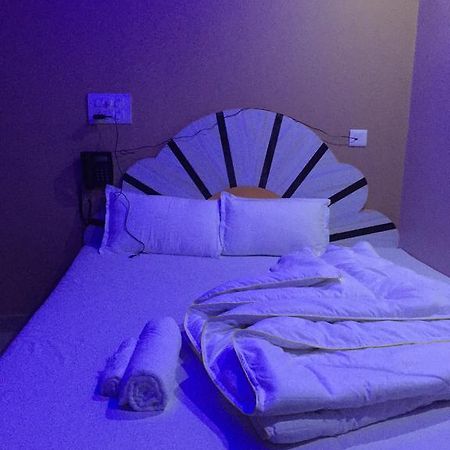 Oyo 75627 New Ankit Guest House Варанаси Экстерьер фото